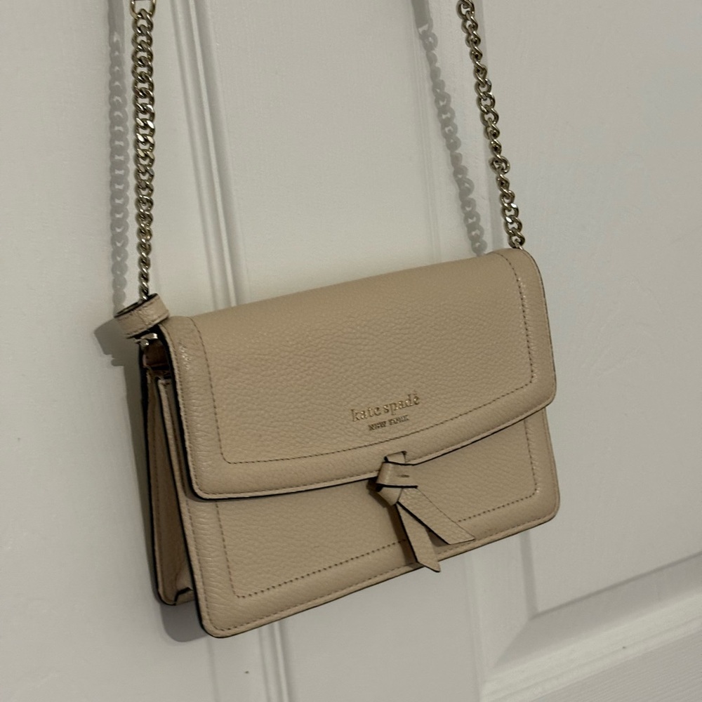 Kate Spade Beige Crossbody Bag with Chain Strap #summerluxury - Picture 6 of 6
